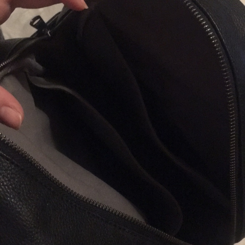 Desa Backpack - Picture 3 of 4
